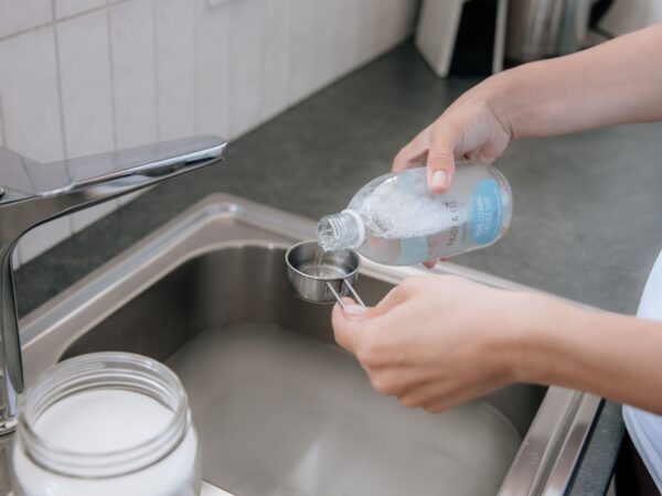 Soaking Rangehood Filters in Figgy & Co Castile Soap