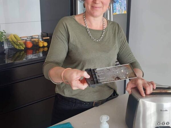 How to clean a toaster with a few easy steps