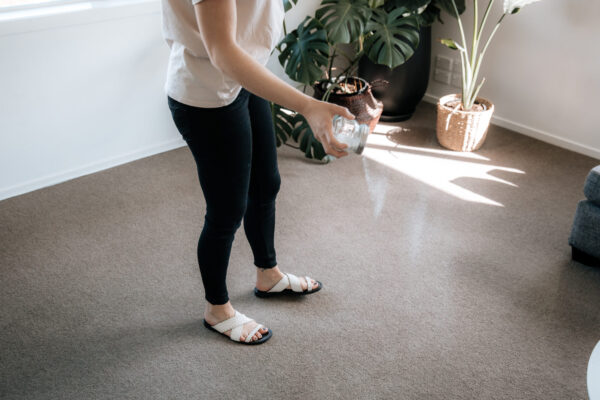 use baking soda to deodorise your carpet